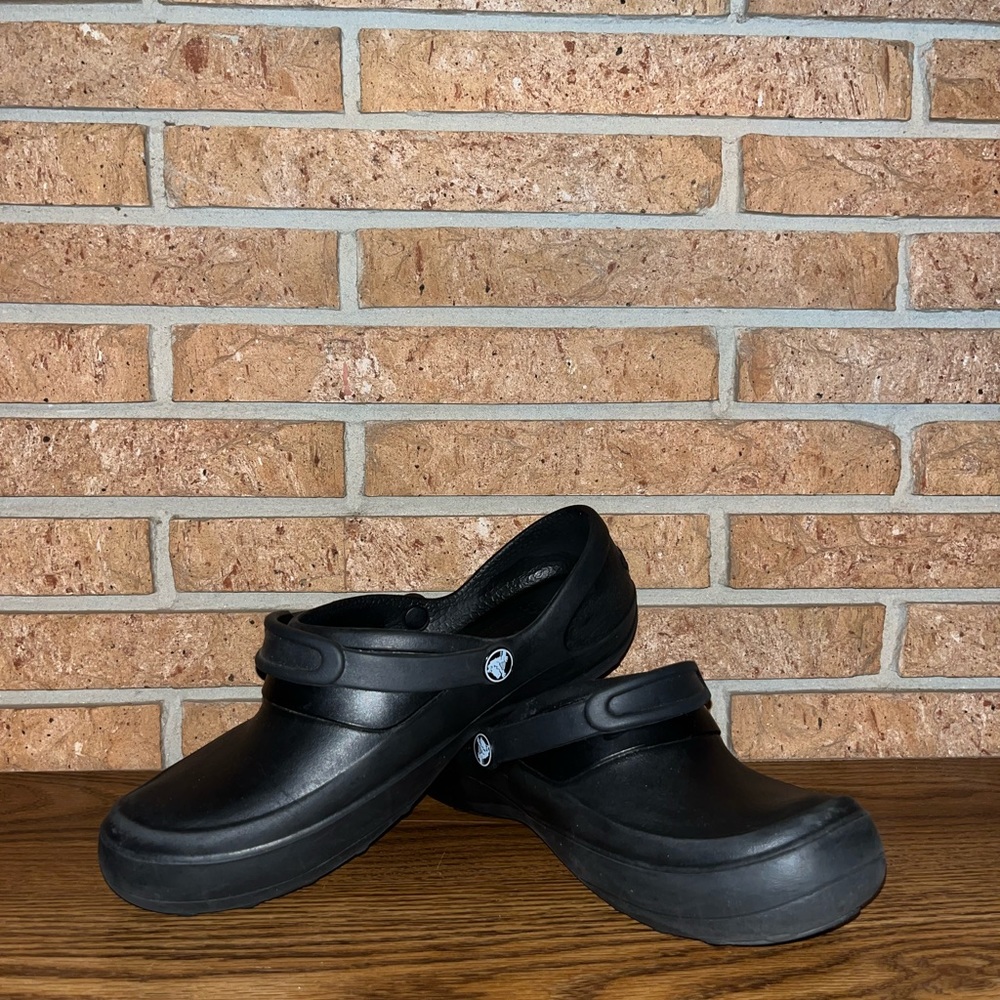 CROCS Women’s size 8 Clogs